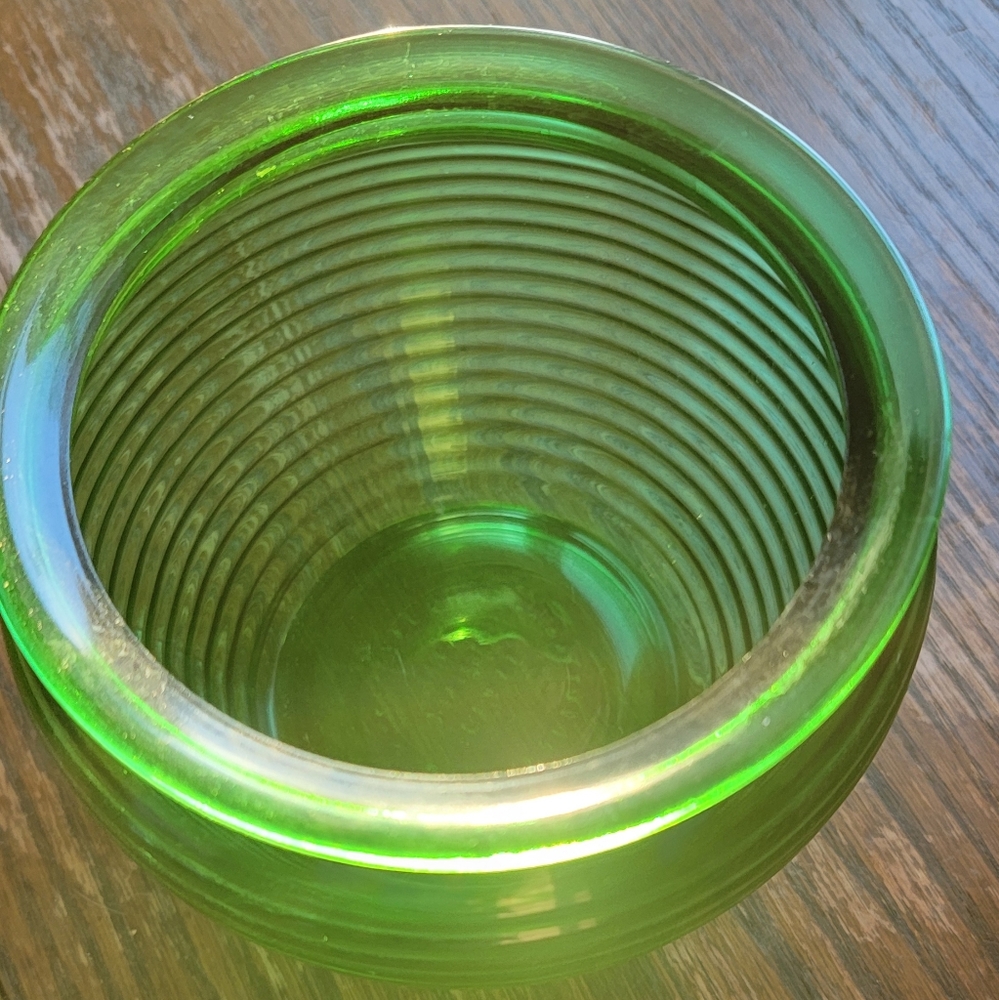 Vintage Beautiful Green Vase. 1162 Ohio Glass Division. - Picture 2 of 5